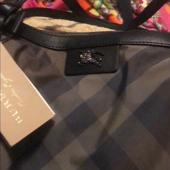 Handbags - Picture 6 of 8